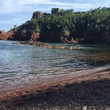 LES ALIZES Côté PISCINE PROCHE BORD DE MER Сasa de vacaciones Saint-Raphaël