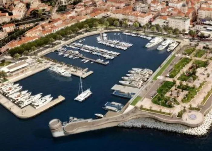 Les Alizes Côté Piscine Proche Bord De * Saint-Raphaël