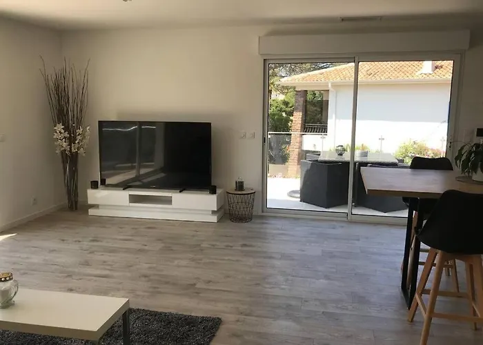 Les Alizes Côté Piscine Proche Bord De * Saint-Raphaël