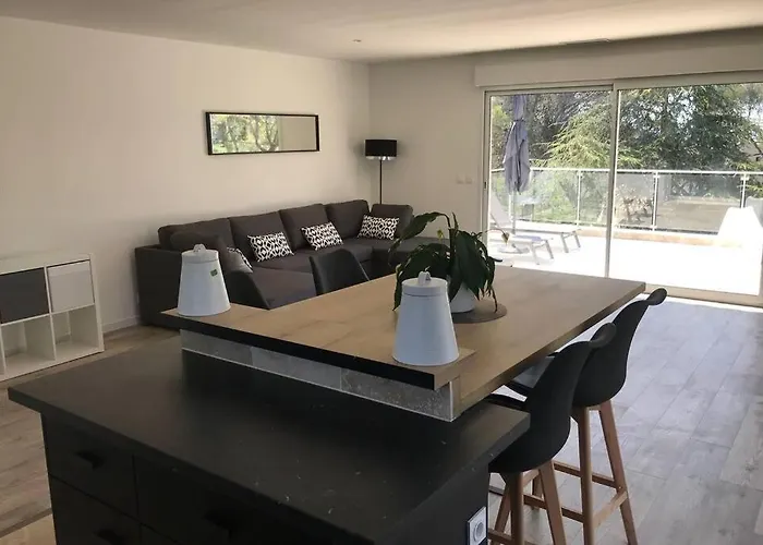 Les Alizes Côté Piscine Proche Bord De * Saint-Raphaël