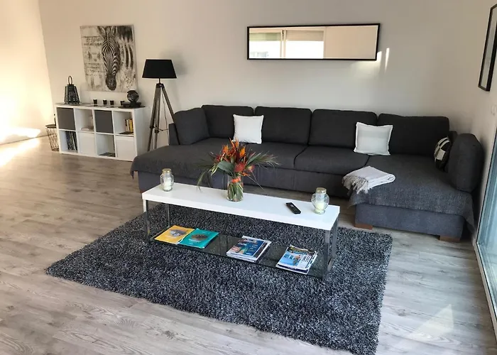 Les Alizes Côté Piscine Proche Bord De Сasa de vacaciones *