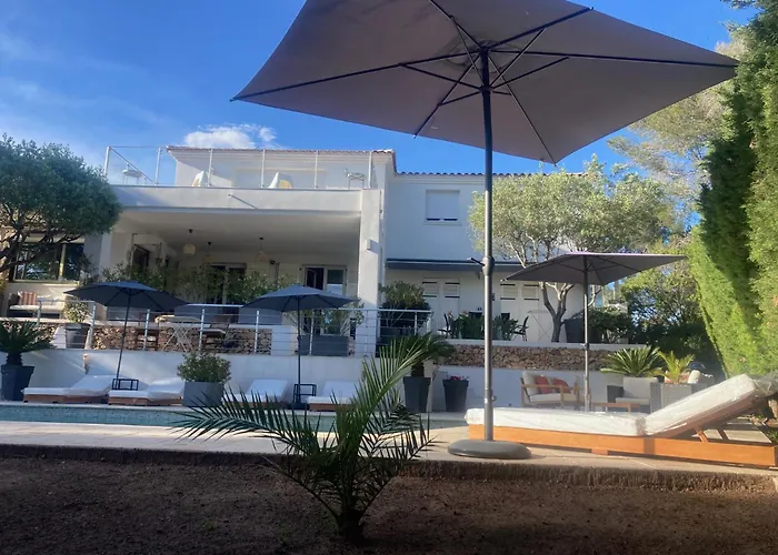 Les Alizes Côté Piscine Proche Bord De Сasa de vacaciones Saint-Raphaël