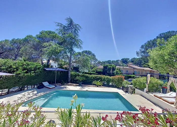 Les Alizes Côté Piscine Proche Bord De Сasa de vacaciones
