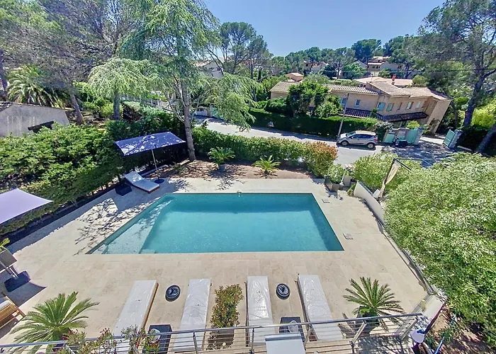 Les Alizes Côté Piscine Proche Bord De Сasa de vacaciones *