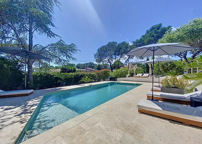 Les Alizes Côté Piscine Proche Bord De Сasa de vacaciones Saint-Raphaël